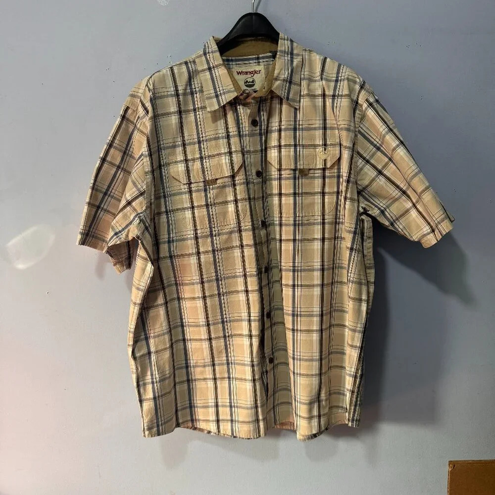 New without tag Wrangler XL plaid shirt